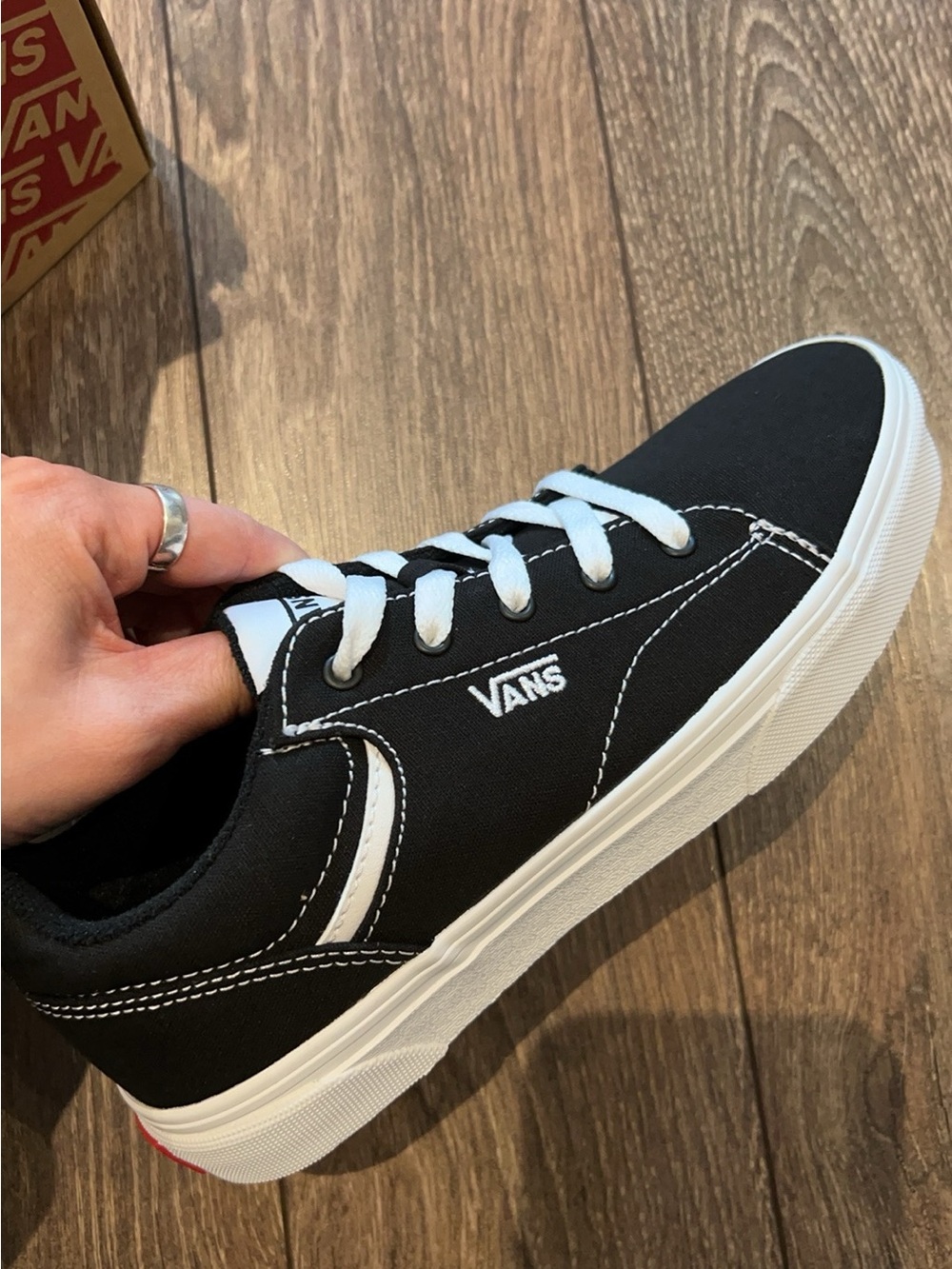 Vans kidsBlack and White Low-Top Canvas Sneakers